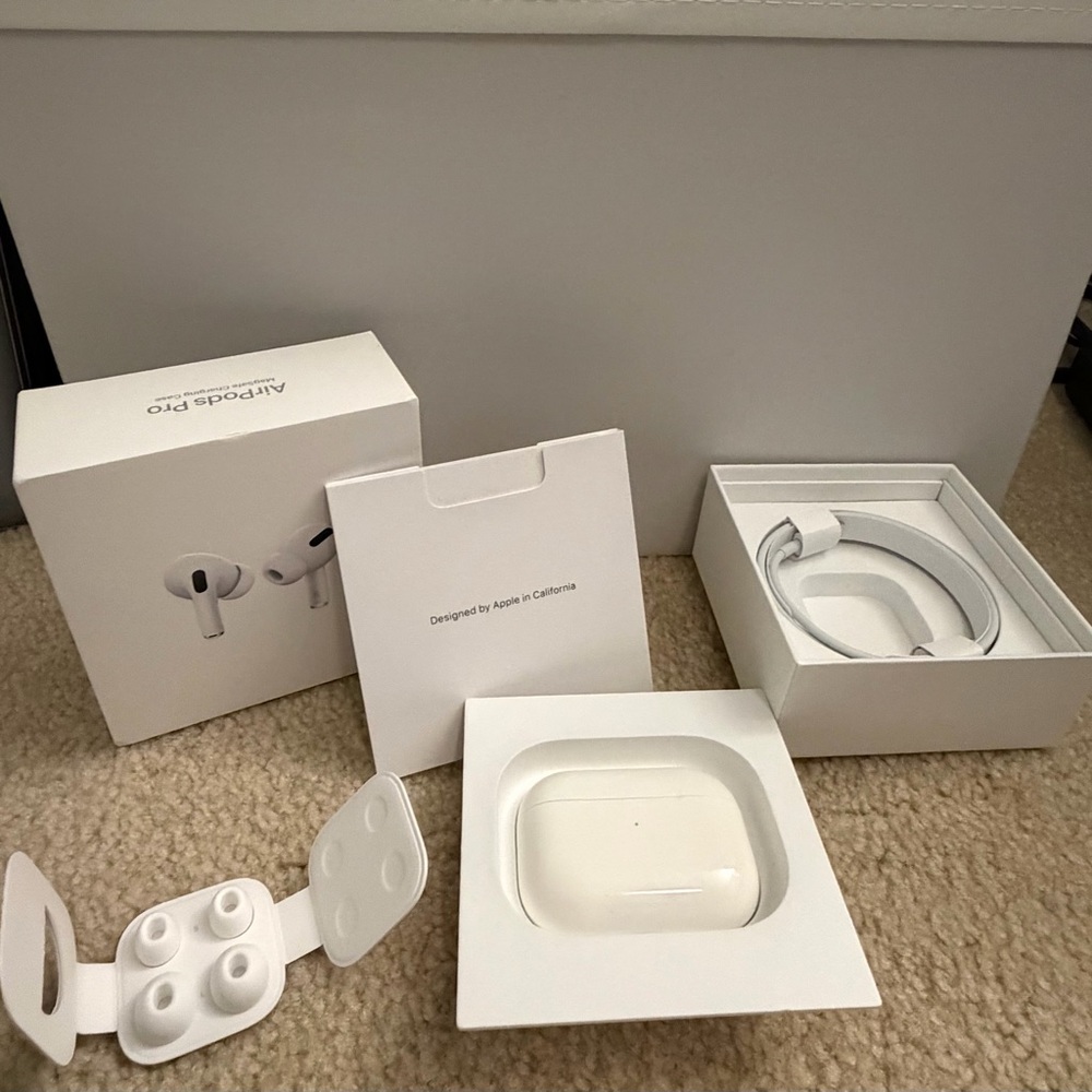 Apple AirPods Pro (with box and all accessories)